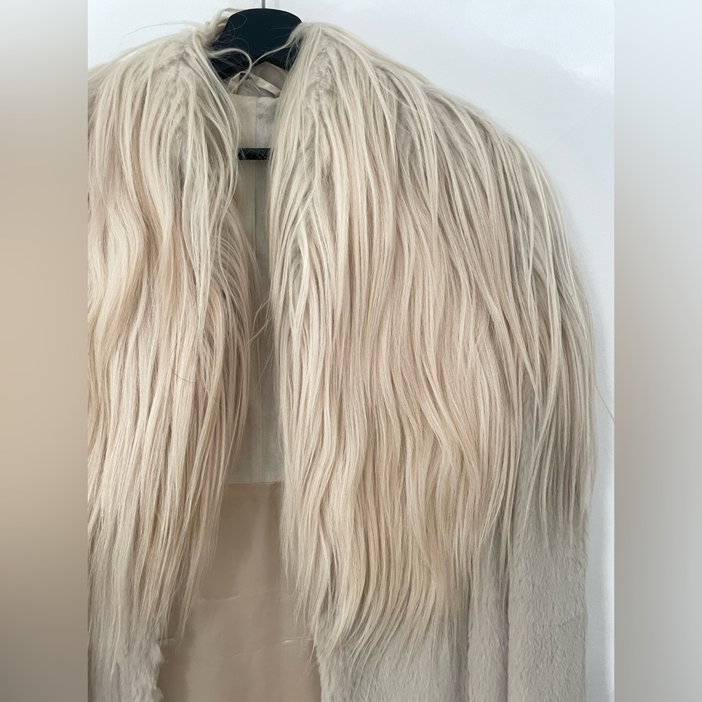 Mason Margiela Pre-Fall 2011 Goat Hair and
Rabbit Fur Coat - Picture 3 of 10